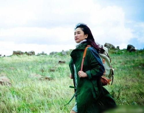 玲花和大家一起吃瓜,玲花与好友共享瓜趣时光