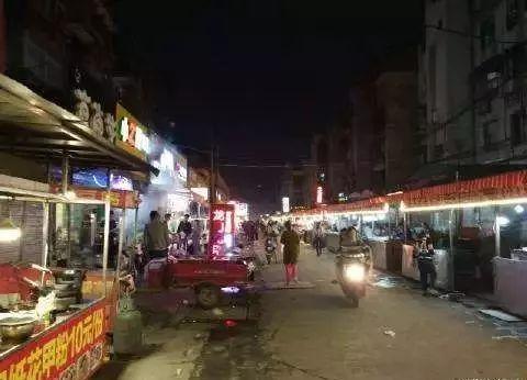 商贸城吃瓜事件,一场引发热议的街头冲突揭秘