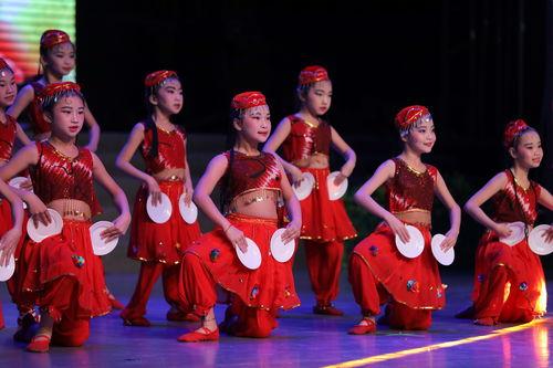 吃瓜舞蹈打卡图片大全,欢乐无限！图片大全带你领略舞蹈魅力