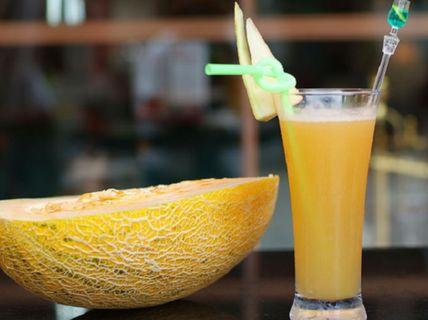 喝完姜汤可以吃哈密瓜吗,哈密瓜与姜汤的搭配探讨