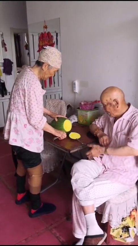 卧床老人可以吃瓜吗