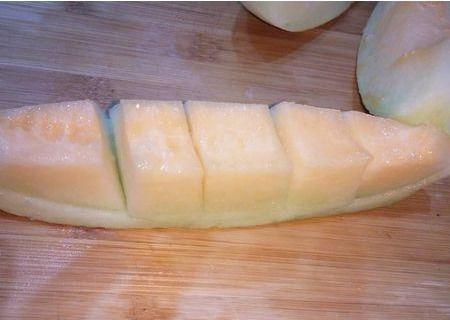 吃瓜怎么削皮,吃瓜如何轻松削皮